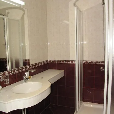 Otel Latinka 3*