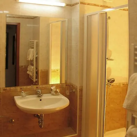 Otel Latinka 3*